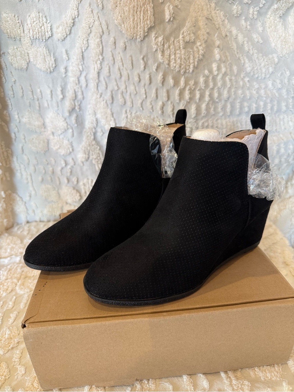 Journee Collection Black Suede Ankle Wedge Booties #742